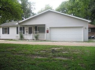 703 W Johnson St, Clinton, IL 61727