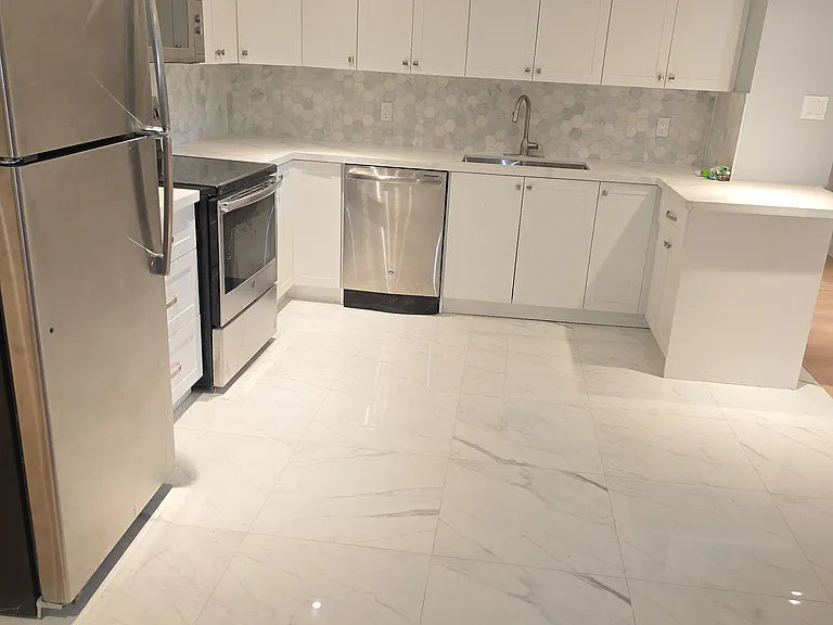 312 Cochrane St #LOWER LEVEL — Photo 5