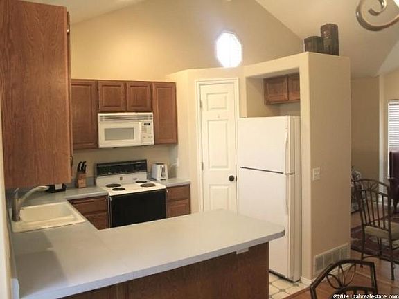 5th image of 3381 S Rose Hollow Ln
