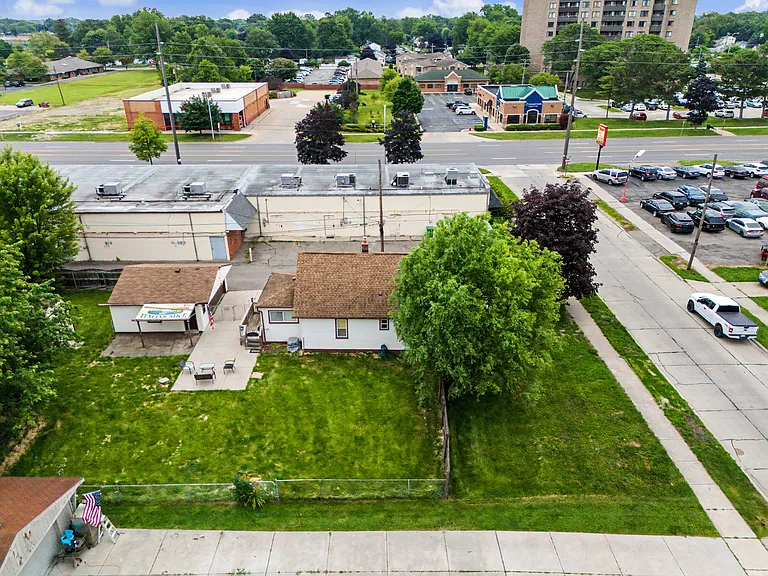 29438 Elmwood St — Photo 40