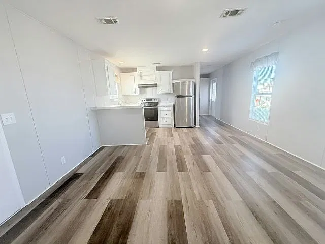 2 bed, 768 sqft, $1,750 — Photo 3