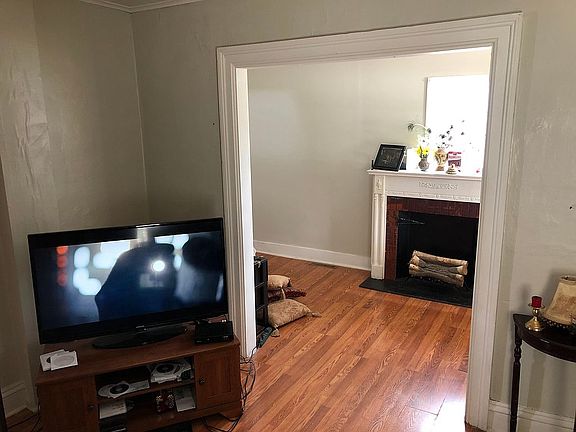 3rd image of 210 Saint Lawrence Ave