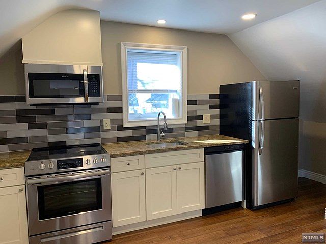 1st image of 359 4th Ave #2