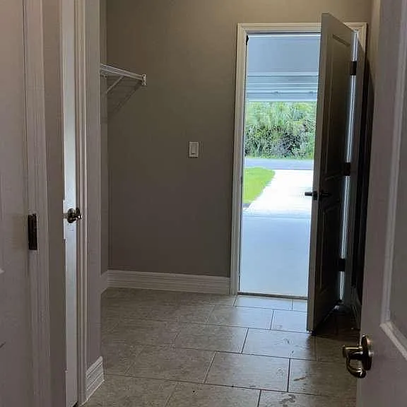 460 Westchester Dr — Photo 4