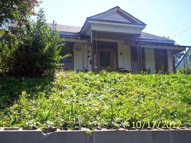 2nd image of 433 Main St