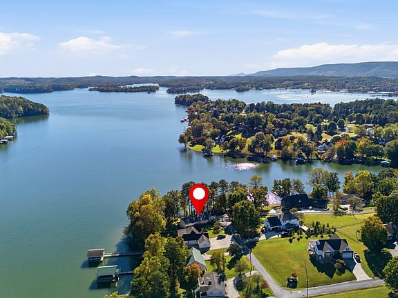 3rd image of 761 Toestring Cove Rd