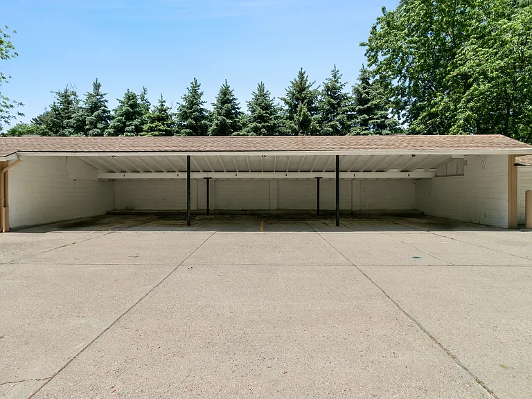 Lakeshore Apartments- New Baltimore — Photo 1