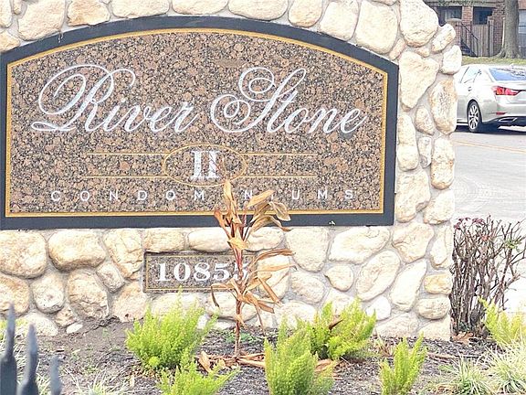 2nd image of 10855 Meadowglen Ln APT 825