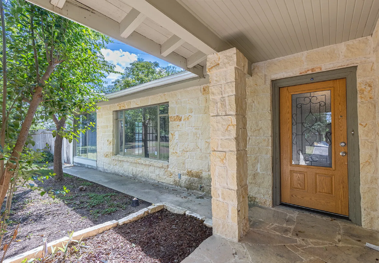 3 bed, 3.0 bath, 1892 sqft, $1,895 — Photo 4
