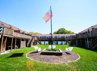 657 W Main St, Hyannis, MA 02601
