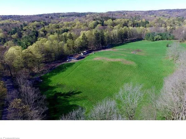 878 Sulphur Springs Rd, Hamilton, ON L9H 5E3