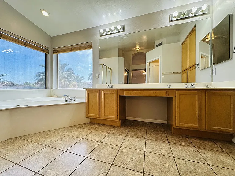 672 W Raven Dr — Photo 30