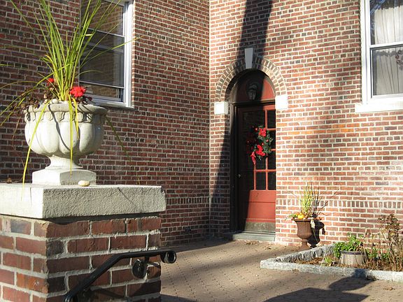 Front Entrance for 7 Sunnybrook 1A