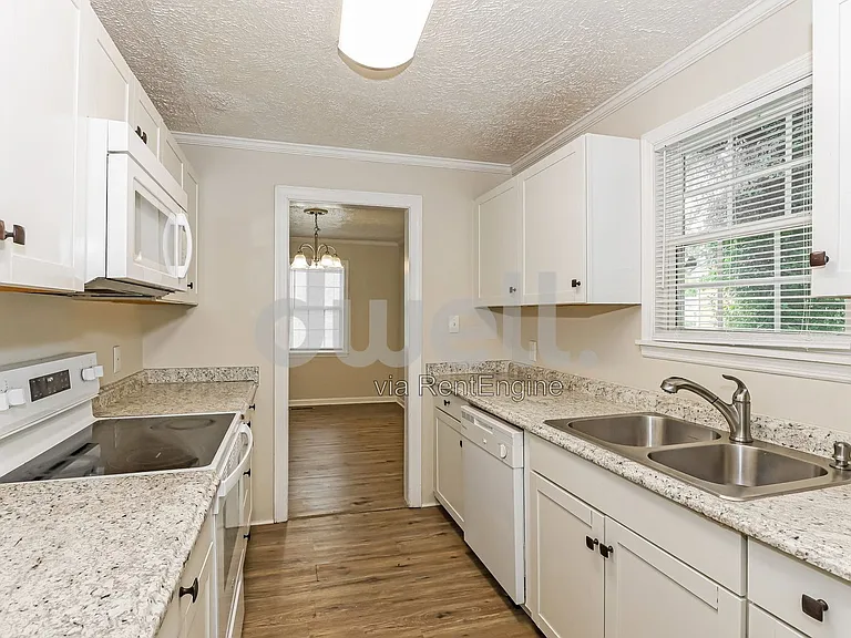 2492 Coleman Ave — Photo 6