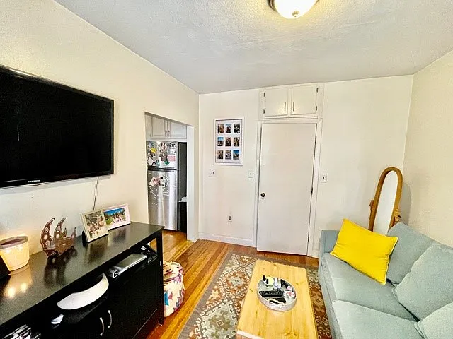 8 Margaret St #3 — Photo 3
