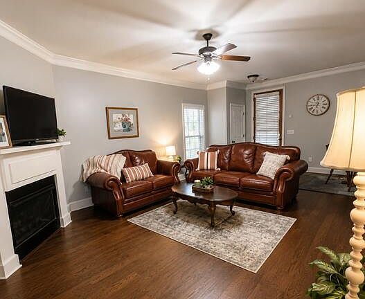 4th image of 702 Southpointe Commons Loop