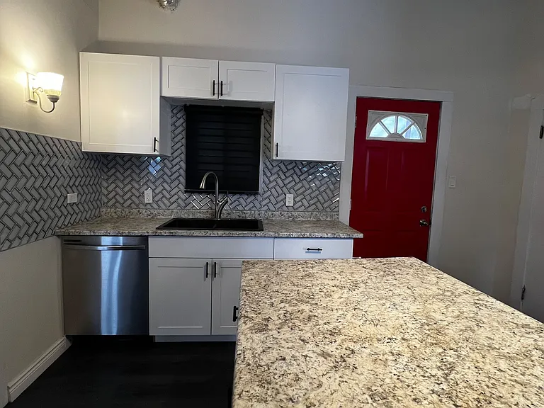 31 Railway Ave — Photo 18