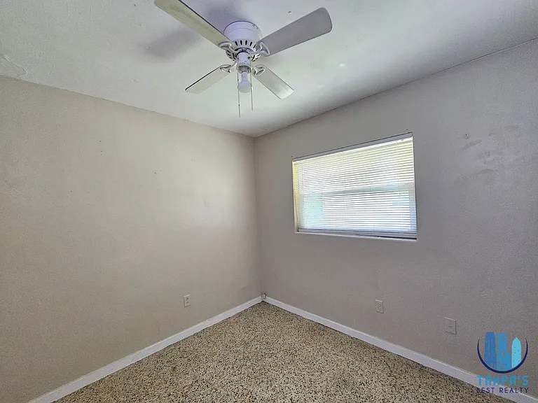 1216 E Myrtle St — Photo 10