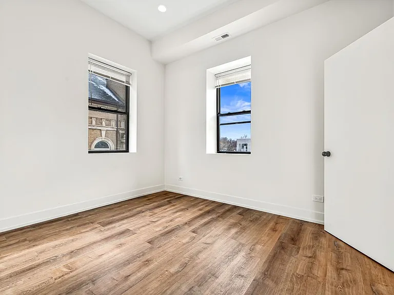 2219 N Hamilton Ave #101 — Photo 2