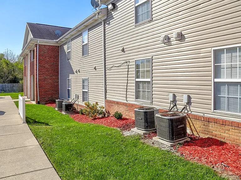 Shelbyville Place — Photo 5