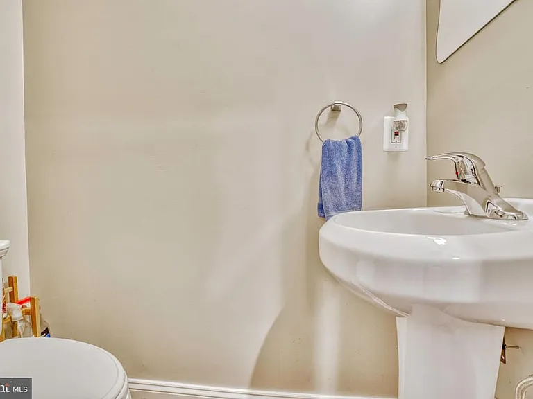 3810 Foster Ave — Photo 6