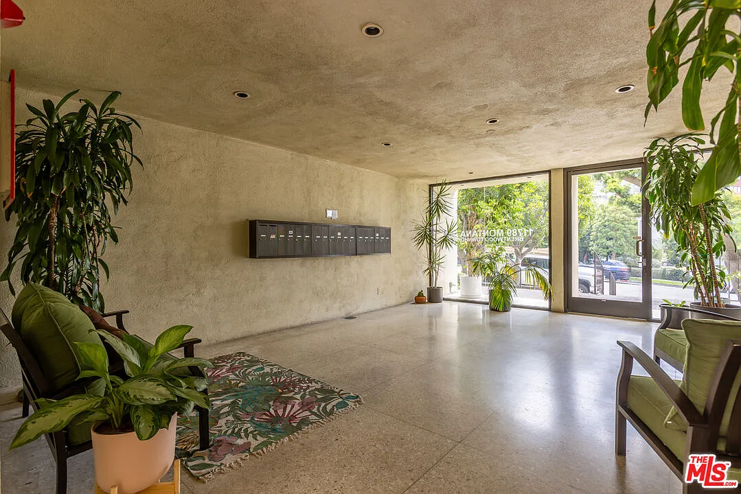 2 bed, 2.0 bath, 1111 sqft, $3,750 — Photo 2