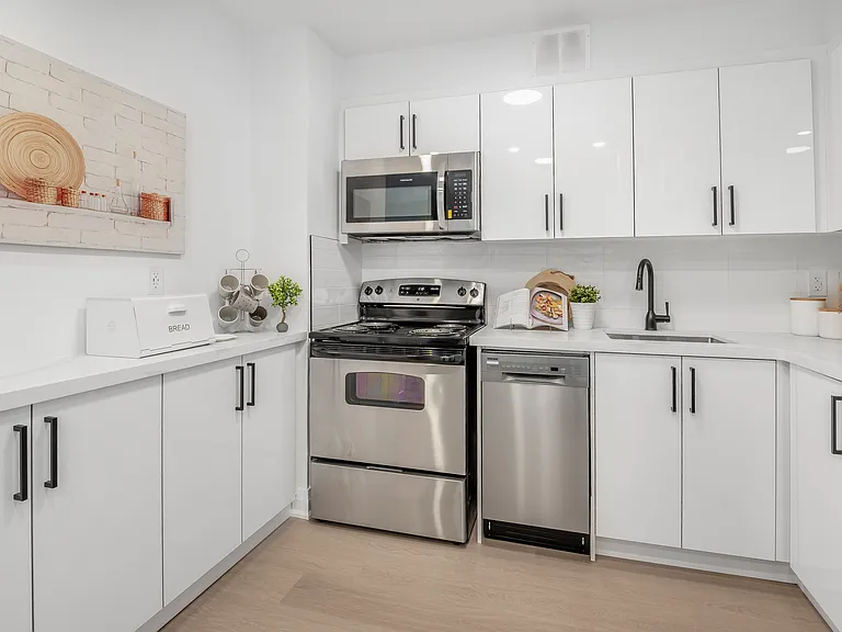 377 Ridelle Ave — Photo 7