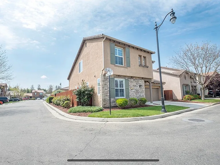 1733 W Dali Way — Photo 2