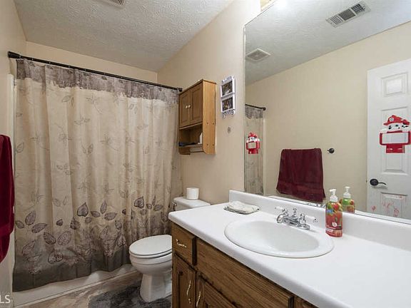 4th image of 120 Grove Dr