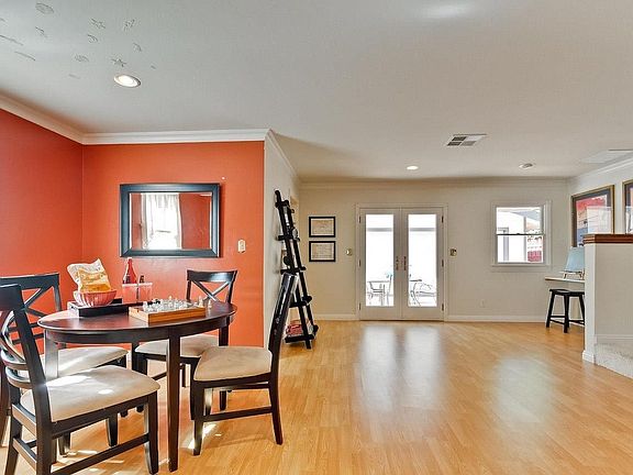 4th image of 215 W Hamilton Ave