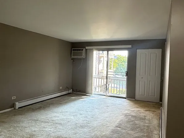 Country Glen Apartments, 2342 W Nichols Rd #C, Arlington Heights, IL 60004
