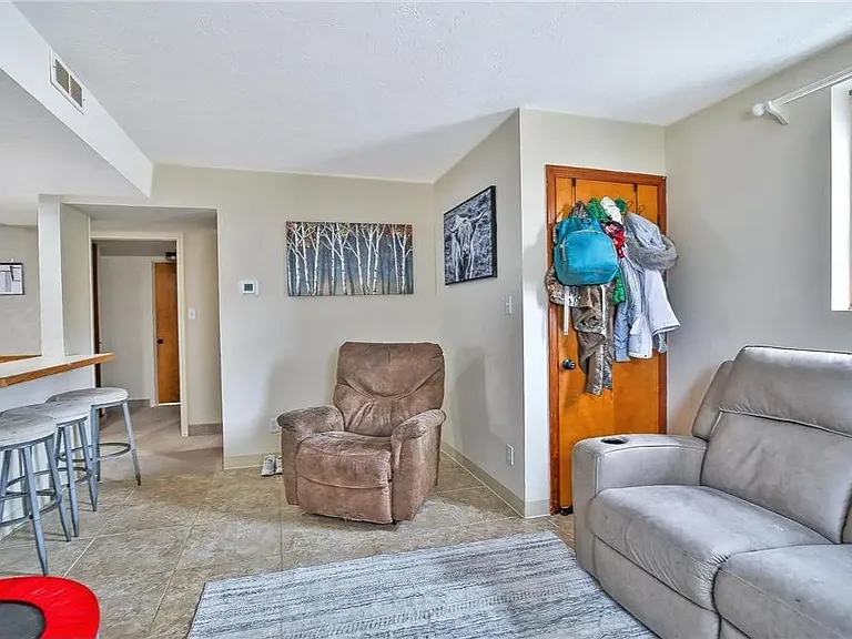 511 13th Ave SW #1 — Photo 8