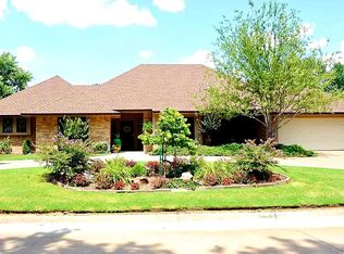 4102 Country Club Dr, Enid, OK 73703