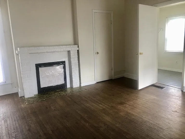 401 E 2nd St — Photo 3