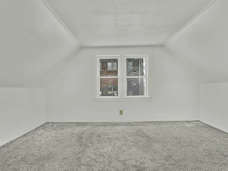 1261 E 123rd St — Photo 20