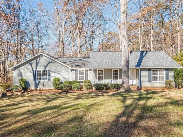 4542 Holiday Heights Dr, Oakwood, GA 30566