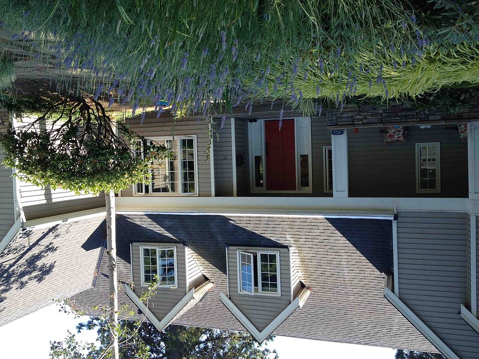 2nd image of 4723 NE Park Pl