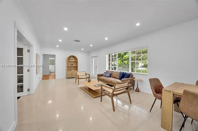 6815 Gratian St — Photo 4