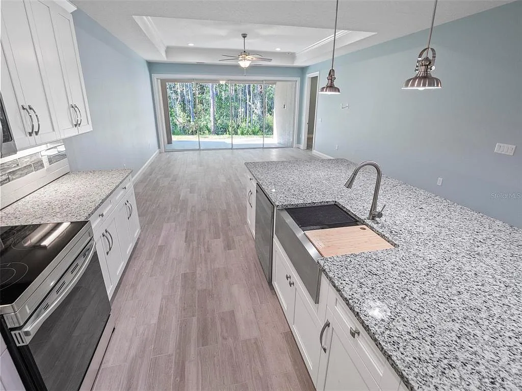 3 bed, 2.0 bath, 1743 sqft, $2,475 — Photo 4