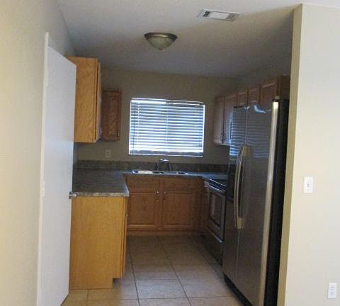 5th image of 661 SW Granadeer Street