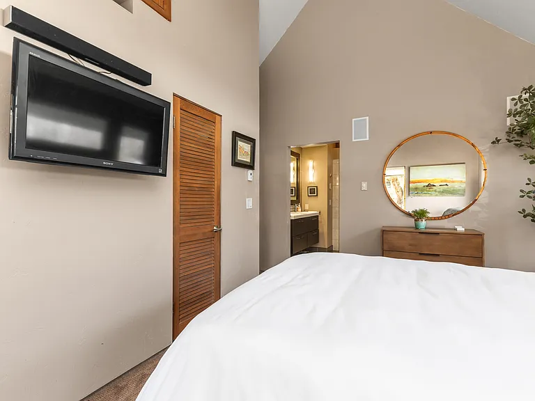 Bedroom #1 | Smart TV