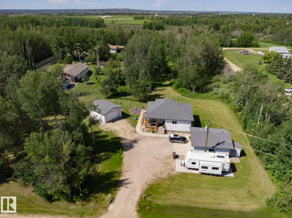 8 Main St, Parkland County, AB T0E 0V0