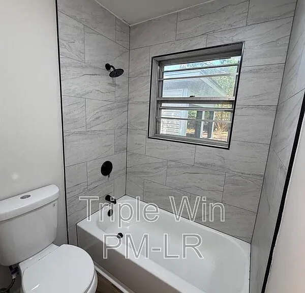 33 Single Oaks Dr — Photo 17