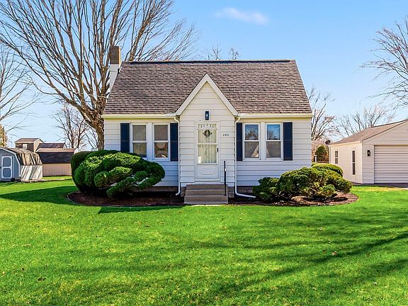 2nd image of 203 Maple St