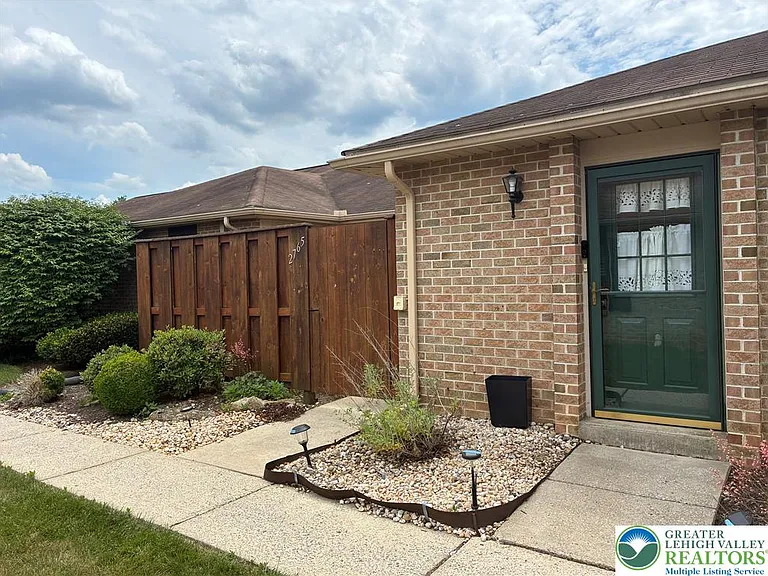 2765 Rolling Green Pl — Photo 2