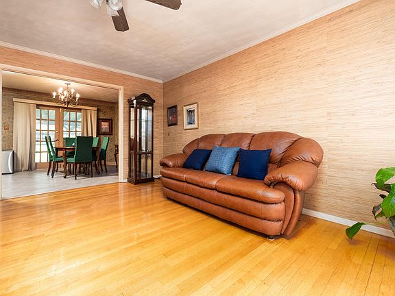3rd image of 4829 Brentdale Ave