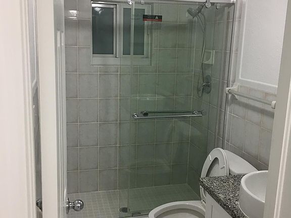 Full shower double entrance to bathroom