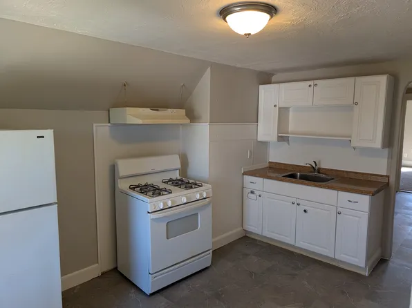 437 Somerset Ave Floor 3, Taunton, MA 02780