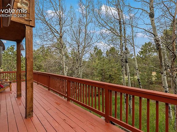 4th image of 996 Spring Valley Dr