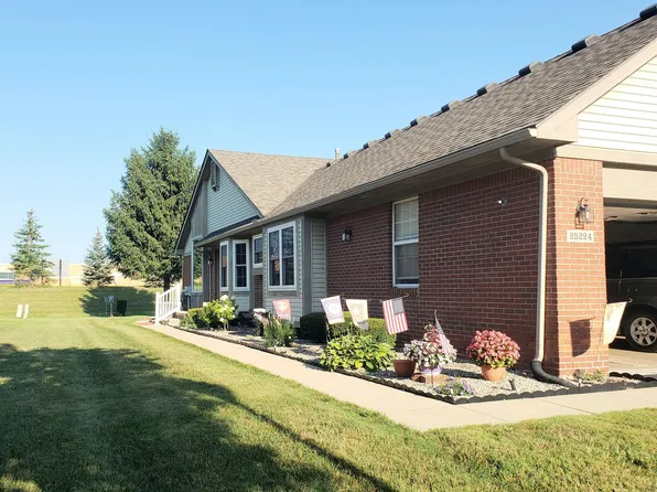 25224 Tara Ln, Flat Rock, MI 48134